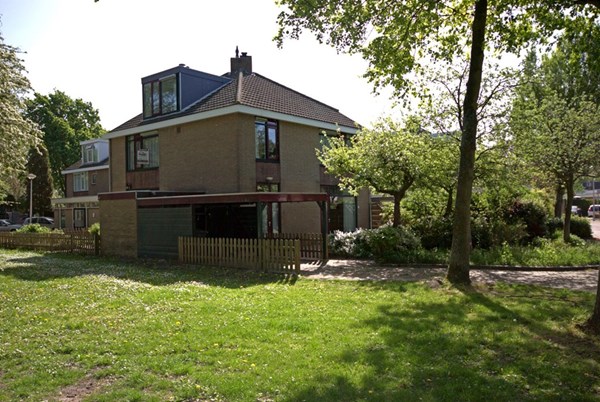 Marjolein 12, Rozenburg